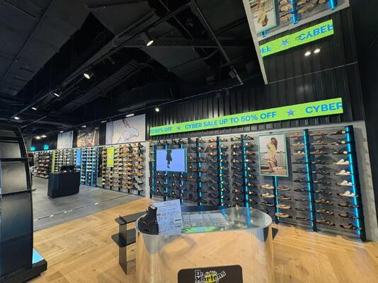 SMD1515 픽셀 구성 LED 스크린 옥외용으로, 옥외 디지털 사이니지 및 이벤트에 적합하며 000시간의 수명을 제공합니다.