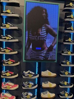 SMD1515 픽셀 구성 LED 스크린 옥외용으로, 옥외 디지털 사이니지 및 이벤트에 적합하며 000시간의 수명을 제공합니다.