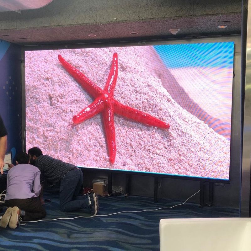 SMD2121 1R1G1B 고해상도 주도하는 화면 1200 NIT 실내 고정 설치